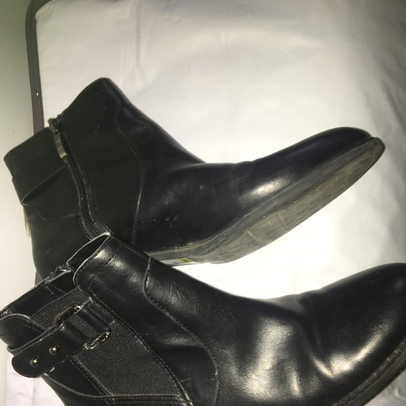 Shoes - Picture 2 of 4